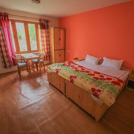 Tsetan Guest House Leh Bagian luar foto