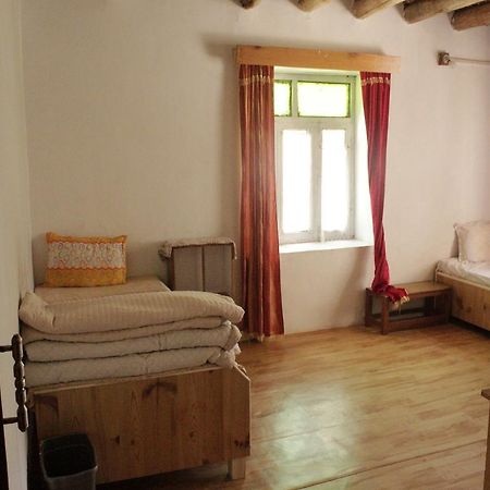 Tsetan Guest House Leh Bagian luar foto