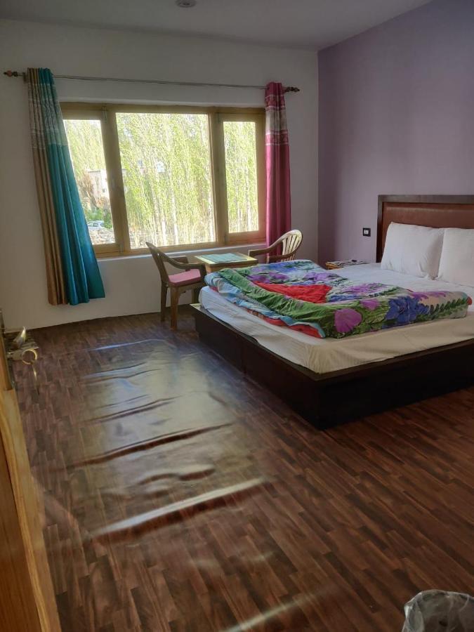 Tsetan Guest House Leh Bagian luar foto