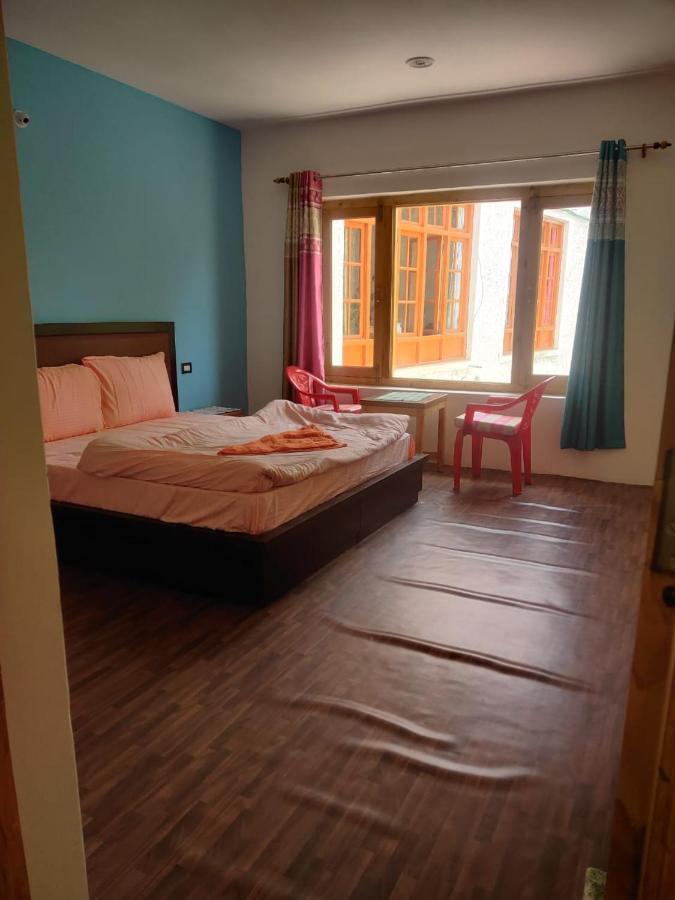 Tsetan Guest House Leh Bagian luar foto