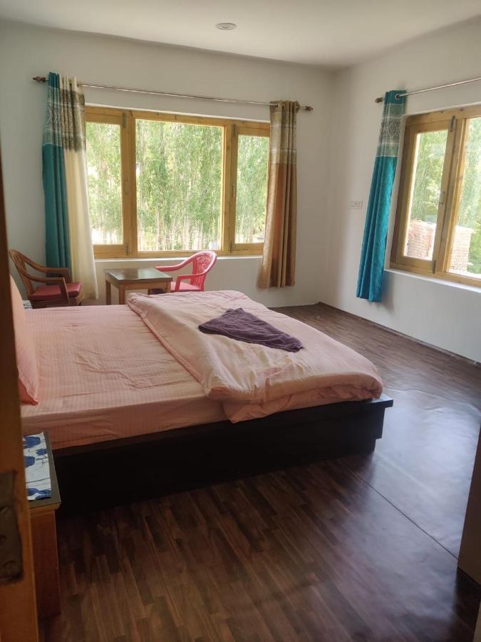 Tsetan Guest House Leh Bagian luar foto