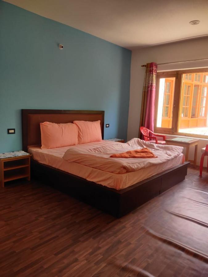 Tsetan Guest House Leh Bagian luar foto