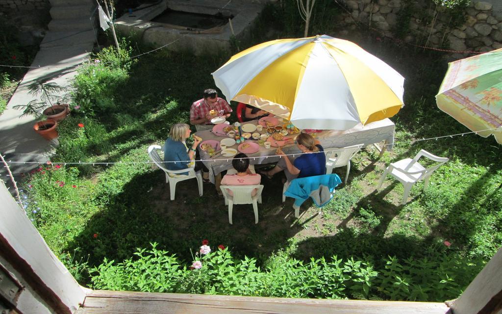 Tsetan Guest House Leh Bagian luar foto