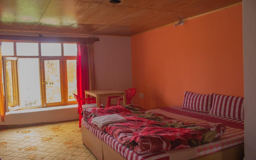 Tsetan Guest House Leh Bagian luar foto