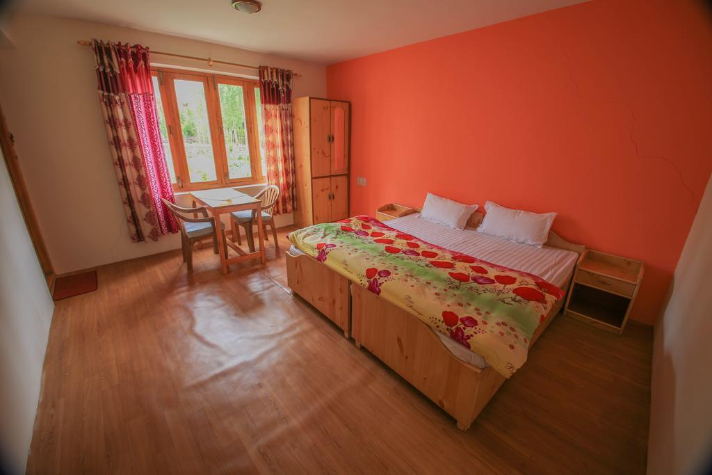 Tsetan Guest House Leh Bagian luar foto
