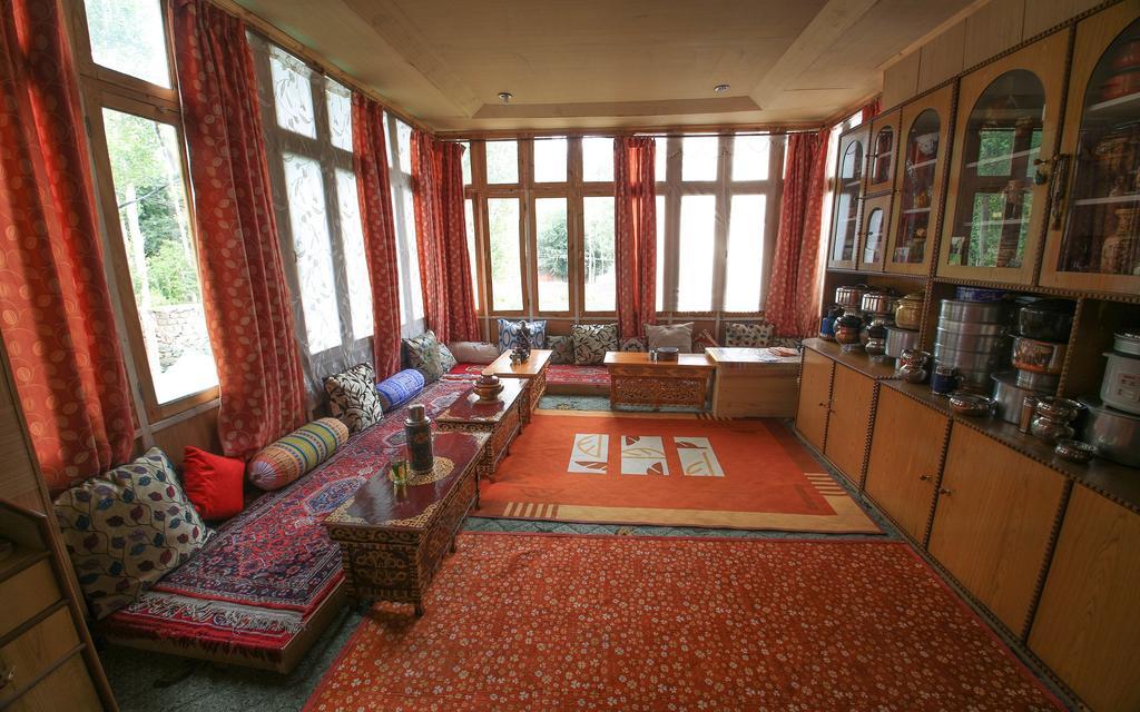 Tsetan Guest House Leh Bagian luar foto