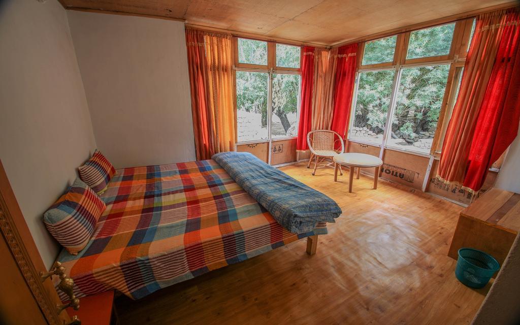 Tsetan Guest House Leh Bagian luar foto
