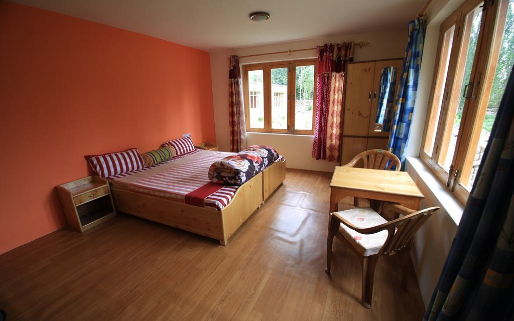 Tsetan Guest House Leh Bagian luar foto