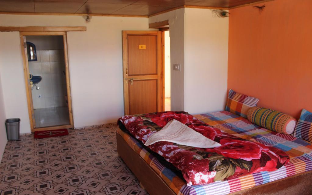 Tsetan Guest House Leh Bagian luar foto
