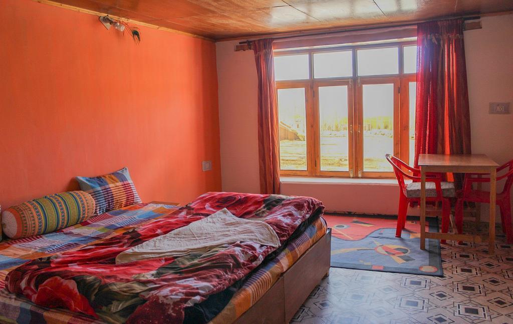 Tsetan Guest House Leh Bagian luar foto