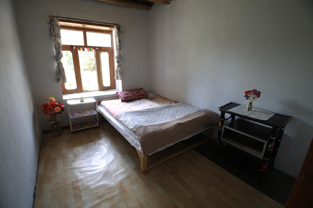 Tsetan Guest House Leh Bagian luar foto